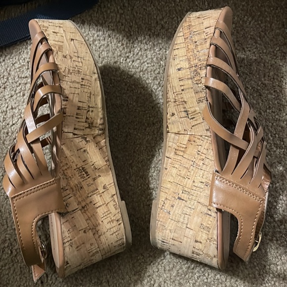 Heels - Picture 2 of 2